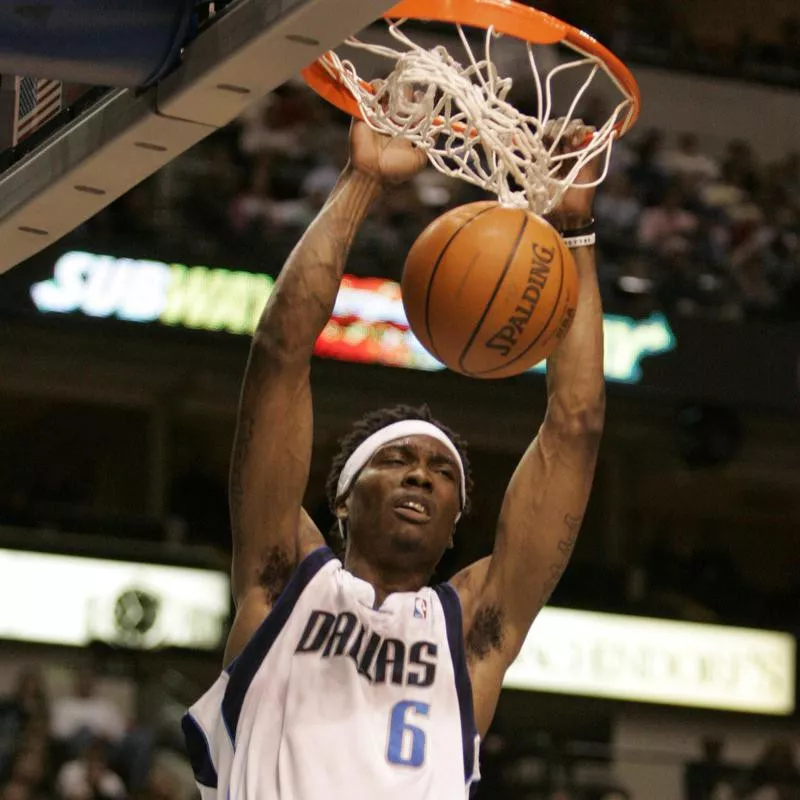 Marquis Daniels dunks ball