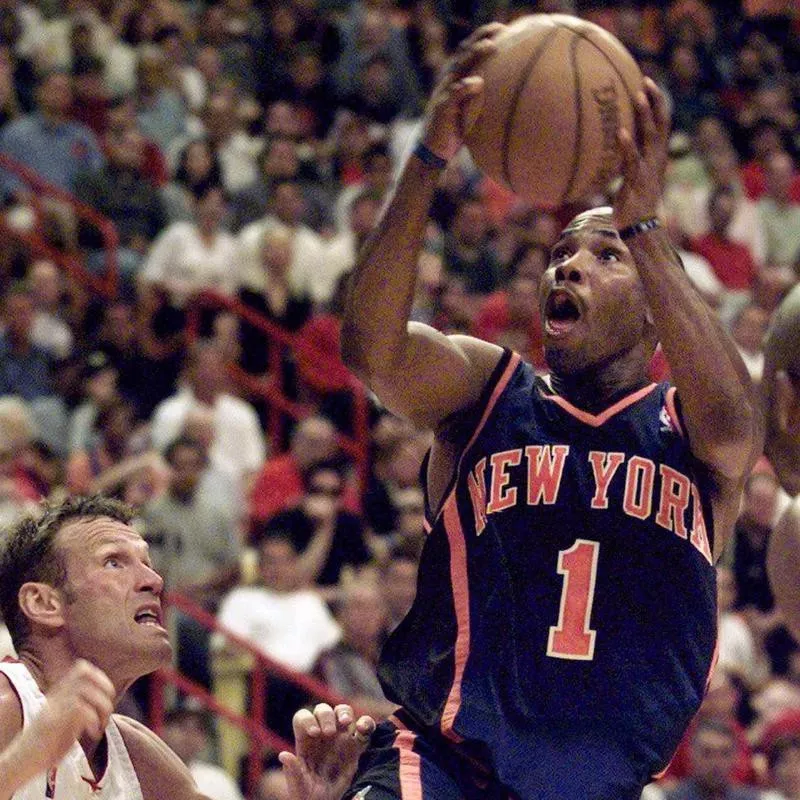 Chris Childs jumps toward the basket past Miami Heat's Dan Majerle