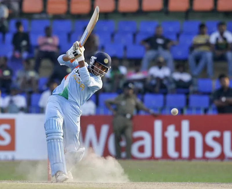 Ravindra Jadeja bats