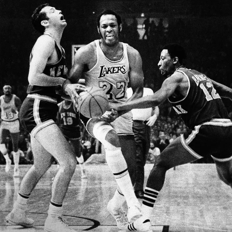 Elgin Baylor maneuvers his way through New York Knicks