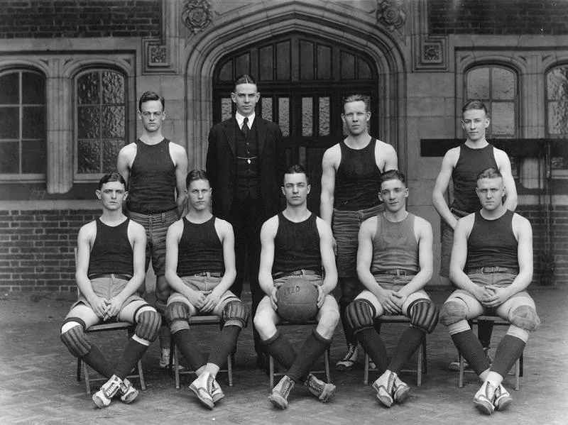 Edward McNichol and 1920 Penn basketball team