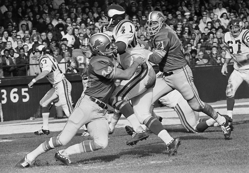 Dick LeBeau tackles Minnesota Viking Dave Osborn