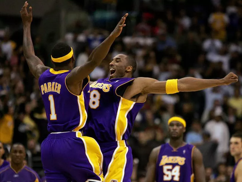 Kobe Bryant celebrates with Smush Parker