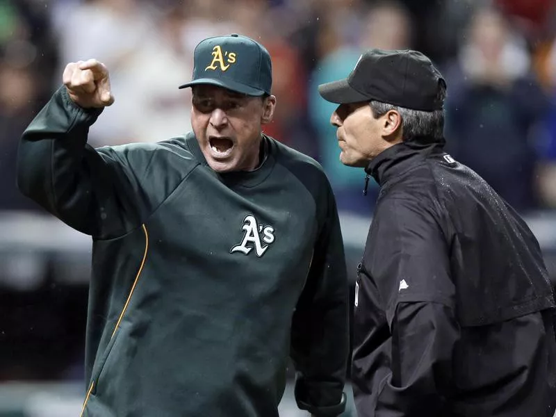 Bob Melvin and Angel Hernandez