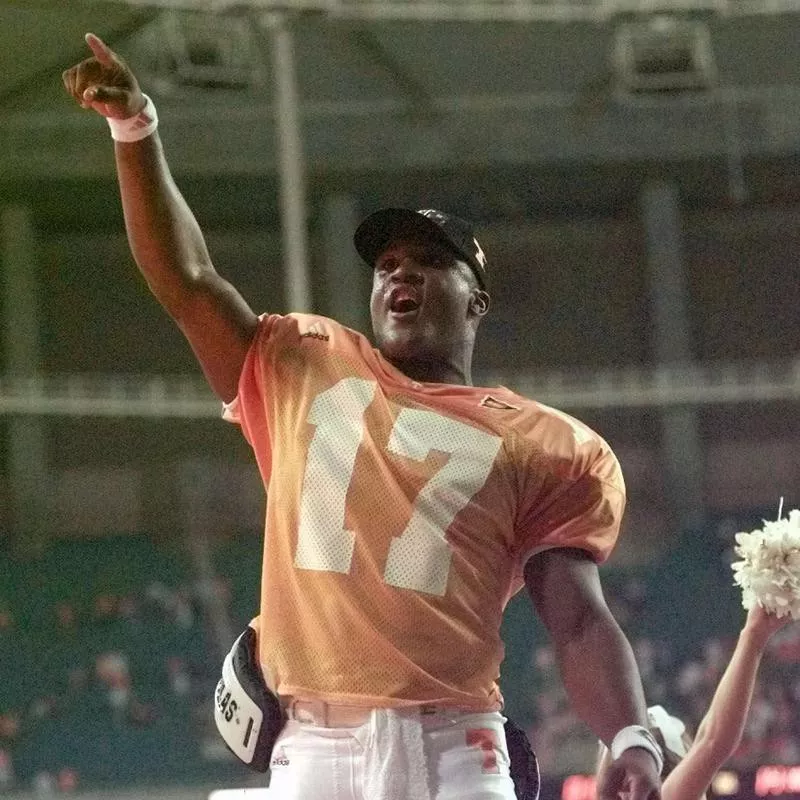 Tennessee quaterback Tee Martin celebrates