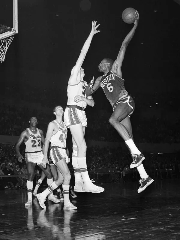 Bill Russell loops hook shot