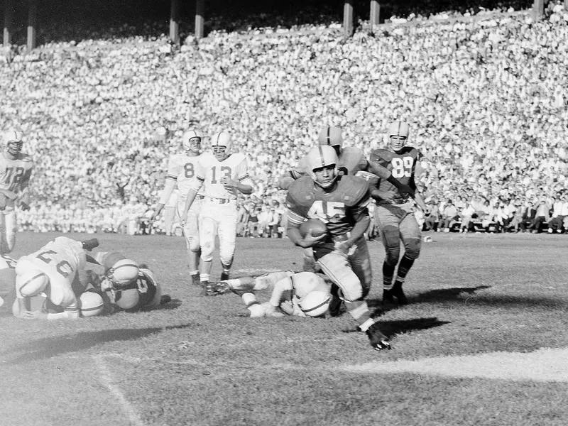 Bobby Watkins, Ohio State halfback, goes for touchdown