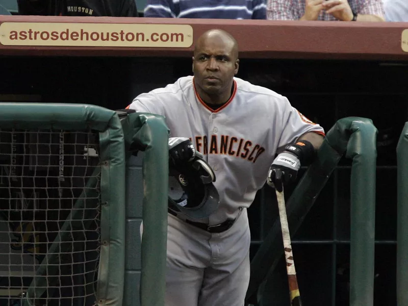 San Francisco Giants' Barry Bonds gets attention of fans