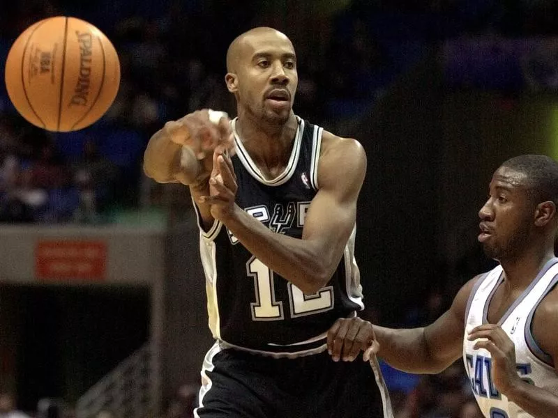 Bruce Bowen passes the ball