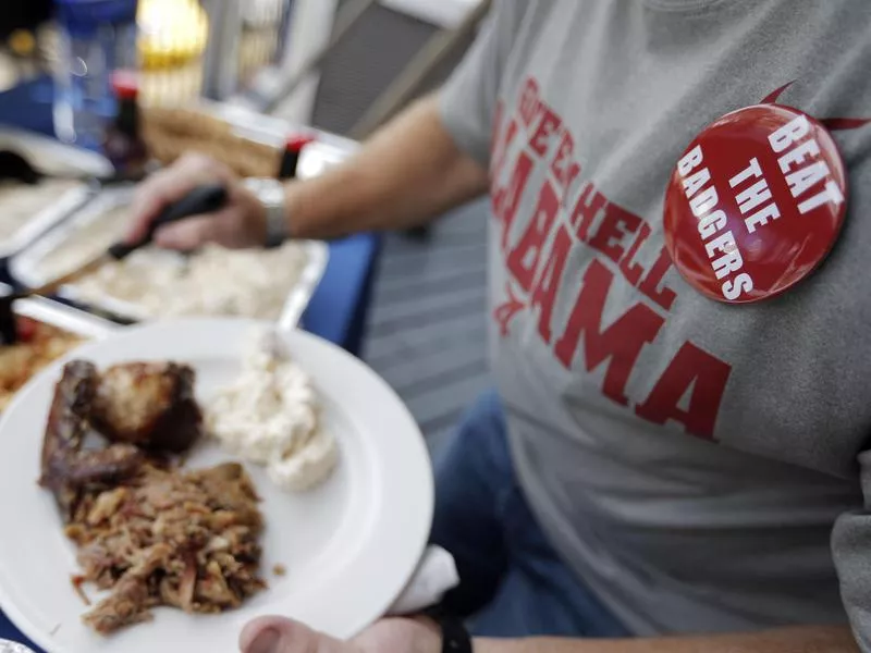 Alabama fan making a barbecue plate