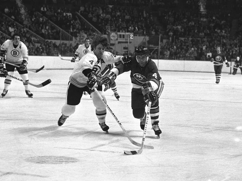 Bobby Orr checks Jean Potvin